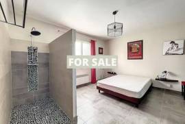 Contemporary Detached House Close to the Coast