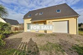 Contemporary Detached House Close to the Coast