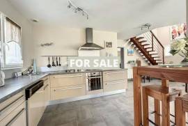Contemporary Detached House Close to the Coast