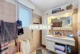 Detached Country House with Landscaped Garden