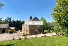 Detached Country House with Outbuilding