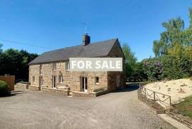 Detached Country House with Outbuilding