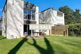 Stunning Contemporary House only 500m from the Beach