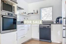 Stunning Contemporary House only 500m from the Beach