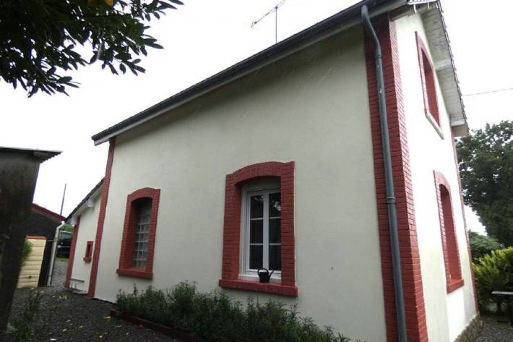 Detached House with Garden and Shed