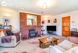 4 bedroom, Bungalow for sale