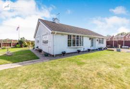 4 bedroom, Bungalow for sale