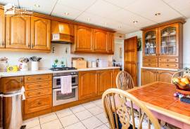 4 bedroom, Bungalow for sale