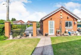 4 bedroom, Bungalow for sale
