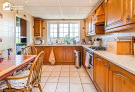 4 bedroom, Bungalow for sale