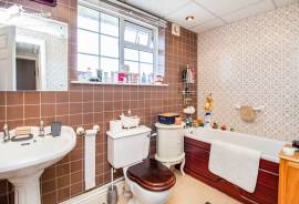4 bedroom, Bungalow for sale