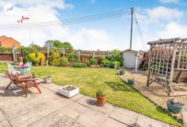 4 bedroom, Bungalow for sale