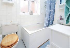 3 bedroom, Detached house for sale