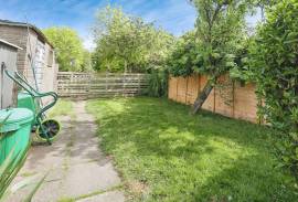 3 bedroom, Detached house for sale