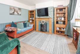 3 bedroom, Detached house for sale