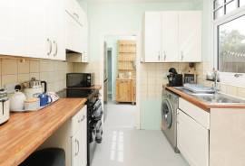 3 bedroom, Detached house for sale