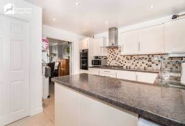 4 bedroom, Detached house for sale