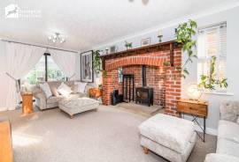 4 bedroom, Detached house for sale