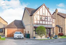 4 bedroom, Detached house for sale