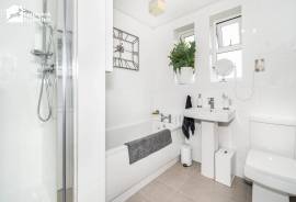 4 bedroom, Detached house for sale