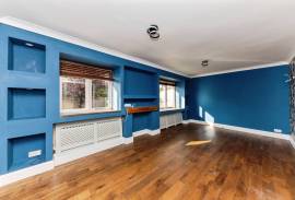 4 bedroom, Detached house for sale