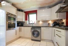 2 bedroom, Semi-detached house for sale
