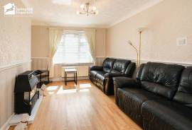 3 bedroom, Semi-detached house for sale