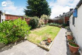 3 bedroom, Semi-detached house for sale