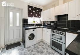 3 bedroom, Semi-detached house for sale