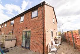 3 bedroom, End of terrace house for sale