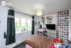 3 bedroom, Semi-detached house for sale