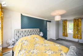 3 bedroom, Semi-detached house for sale
