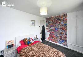 3 bedroom, Semi-detached house for sale