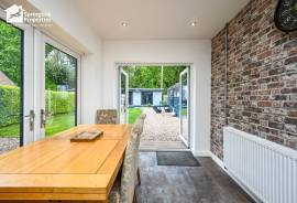 3 bedroom, Semi-detached house for sale