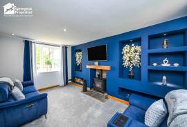 3 bedroom, Semi-detached house for sale