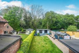 3 bedroom, Semi-detached house for sale