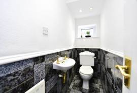 5 bedroom, Detached house for sale