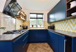 5 bedroom, Detached house for sale