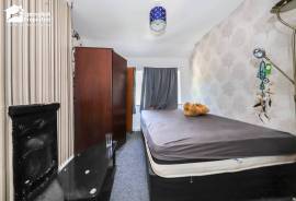 3 bedroom, Semi-detached house for sale