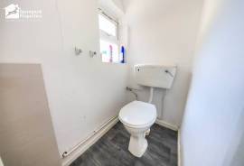 3 bedroom, Semi-detached house for sale