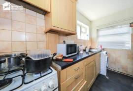 3 bedroom, Semi-detached house for sale