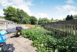 3 bedroom, Semi-detached house for sale