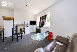 3 bedroom, Semi-detached house for sale