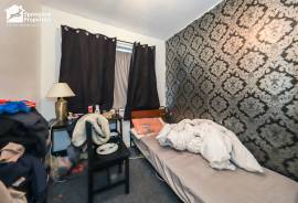 3 bedroom, Semi-detached house for sale