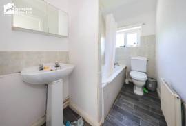 3 bedroom, Semi-detached house for sale