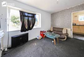 3 bedroom, Semi-detached house for sale