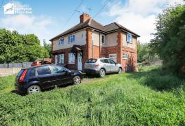 3 bedroom, Semi-detached house for sale