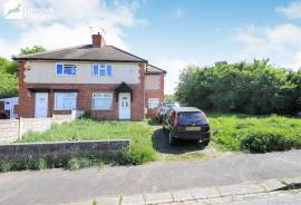 3 bedroom, Semi-detached house for sale