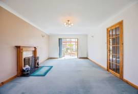 4 bedroom, Detached house for sale