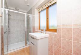 4 bedroom, Detached house for sale